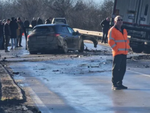 Колата е влачена на метри от мястото на сблъсъка, тъй като настилката била заледена