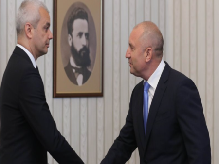 Според лидерът на Възраждане между симпатизантите на партията и бившия президент има