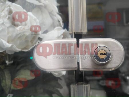 Шефката от порно скандала е изчезнала от Бургас, а студиото ѝ е заключено