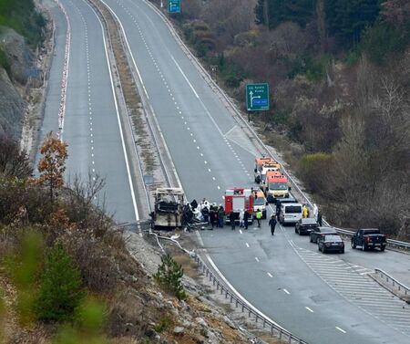 Обявиха за международно издирване шофьора на камиона от катастрофата с баща и дъщеря в Ловешко