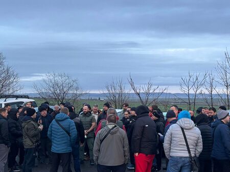 Особеният представител на държавата в завода Румен Спецов обаче попари