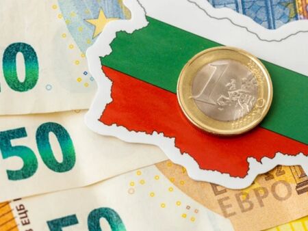 България е на последно място по минимална работна заплата в ЕС, най-високата е 2704 евро