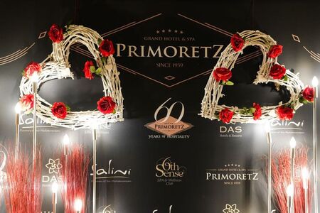 Празнувайте любовта и виното: със световен музикант в 5-звезден лукс на морския бряг