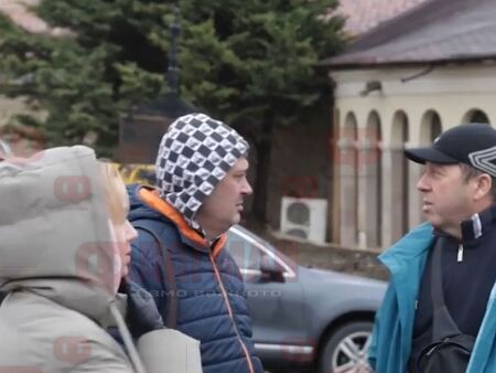 Хората отказват да плащат такси и настояват за среща със