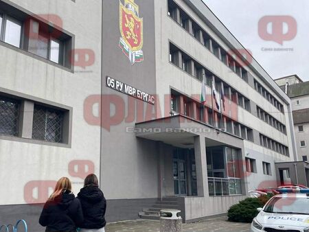 Порно скандалът "Тифани" се разраства: 17-годишна ученичка от Бургас лъсна гола в 23-минутен филм (18+)