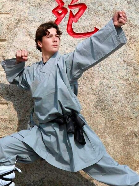 От двореца до манастира - внукът на Симеон Сакскобургготски стана кунг-фу боец в Шаолин