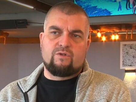 Мартин Пенчев влезе в мейнстрийма с интересно предложение - оставяш телефона си на бара и получаваш 20 % намаление