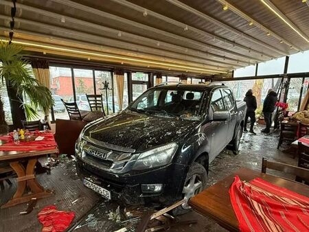 Жена която е обядвала е ударена но съвсем леко  Джип