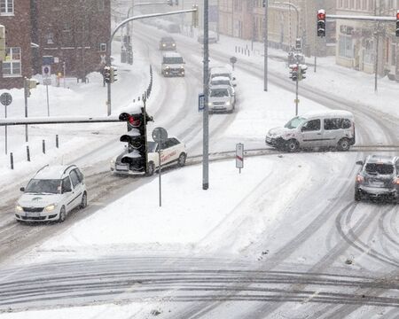 Студ скова Централна Европа - реки и езера се превърнаха в ледени пързалки