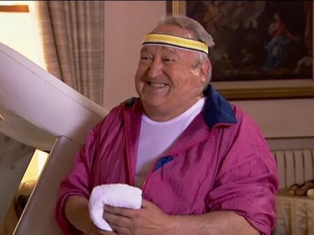 Почина Фернандо Естесо