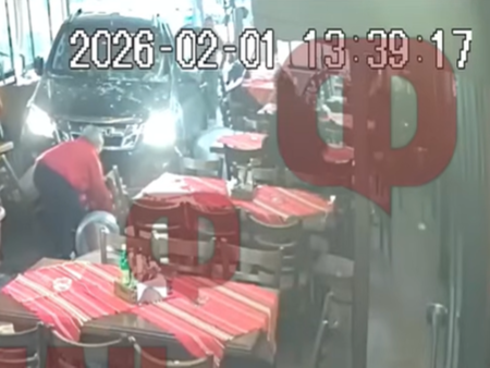 Бетонният праг пред заведението намалил скоростта на автомобила В помещението