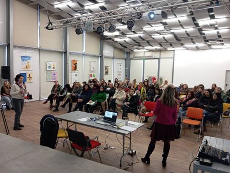 Бургас подготвя ментори за превенция и интервенция на училищния и кибер тормоза