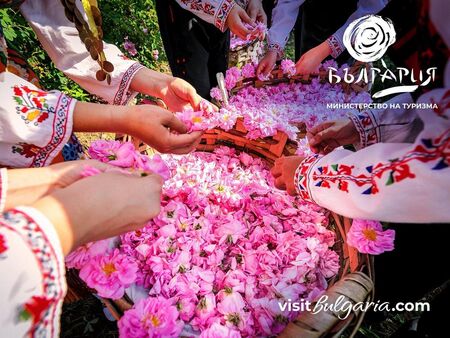 Съпругата на Пламен Бобоков блесна в галерията на Ники Младжов (СНИМКИ)