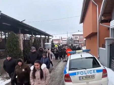 Български град завря заради освободен педофил