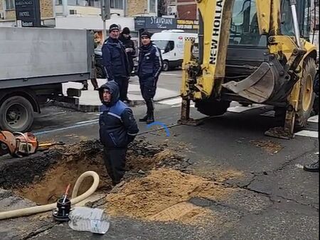 РДНСК Бургас се опитва да спре водата към хотела на Венелин Ташев в Несебър