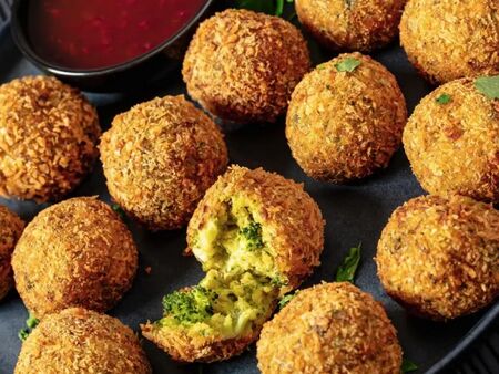 Невероятните хрупкави топчета от броколи с кашкавал по рецептата на леля Ванче