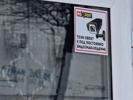 Прокуратурата претърси 8 адреса заради скритата камера в АГ кабинет