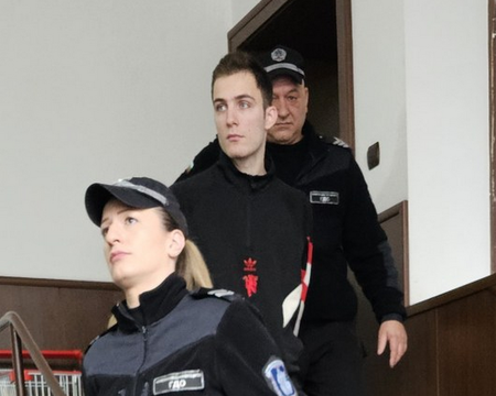 Съдът остави в ареста пловдивски учител обвинен в сексуални престъпления с 12 годишна ученичка