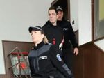 Оставиха в ареста учител-педофил, изпращал голи снимки на децата