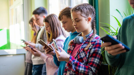 Турция готви строги ограничения за социалните мрежи за непълнолетни