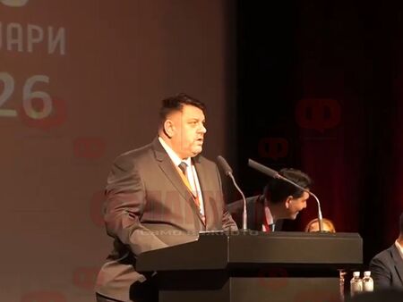 На конгреса социалистите останаха без председател а досегашният лидер обяви