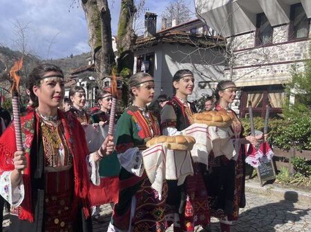 Мелник отново се превърна в столица на виното с фестивала „Златен грозд“