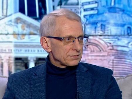 Защо излизайки напред прокуратурата министърът на вътрешните работи почват да