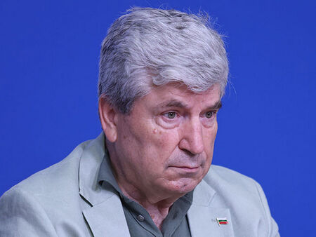 Калушев е гръмнат от службите като Трактора и Нотариуса, смята Илиян Василев