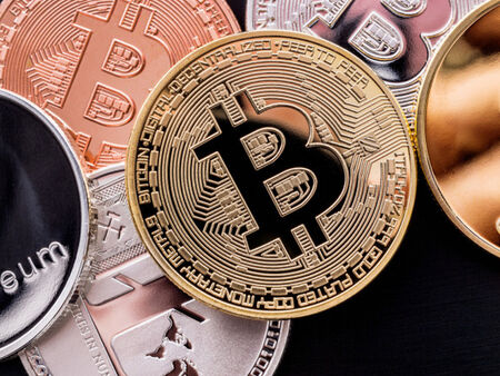 КФН алармира за измами с криптокомпании и фалшиви вписвания в Търговския регистър