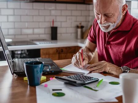 Купуваш стаж за пенсия и ползваш данъчно облекчение през 2026 г.