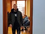 Живко е бивш футболист, понастоящем е охранител. Той излиза от съдебната зала, след като е чул присъдата си