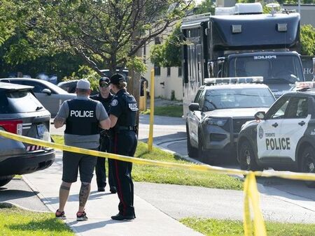 Заподозреният който се е самоубил е описван като жена с