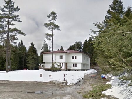 Турист с разказ за "Петрохан" през 2020 г.: От хижата излезе момче с изпокъсани гащи, каза ни да изчезваме (СНИМКА)