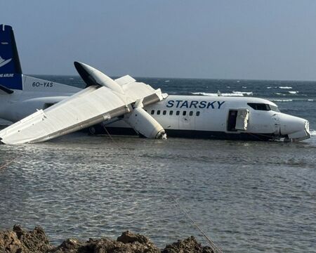 Самолет с 55 души на борда излезе извън пистата при аварийно кацане 