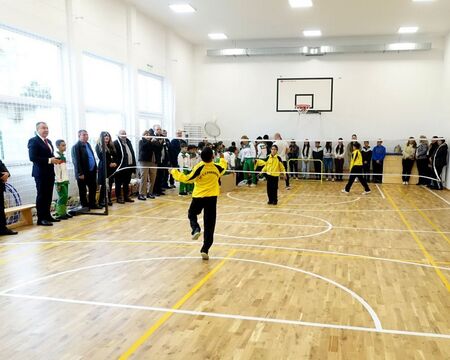 Учениците в село Оризаре вече тренират в нов физкултурен салон