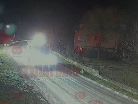 Кемперът на Ивайло Калушев засечен за първи път край Бургас, имало и момиче