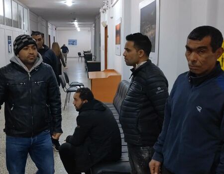 Четиричленното семейство е бягало от родината си защото трябвало да