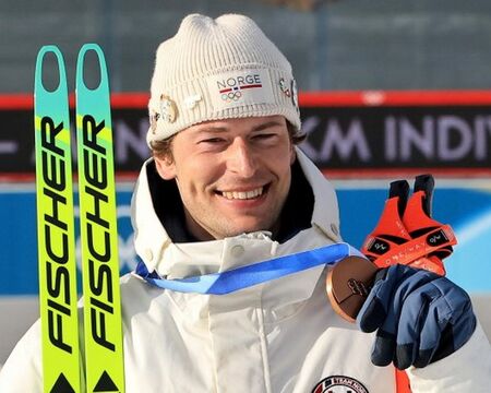 Норвежкият биатлонист призна в ефир за изневяра по време на връчването на медала му