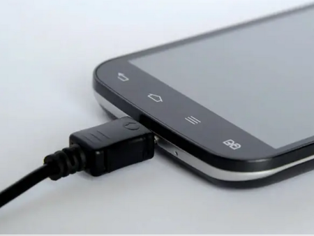 Грешките при зареждане, които съкращават живота на телефона и батерията