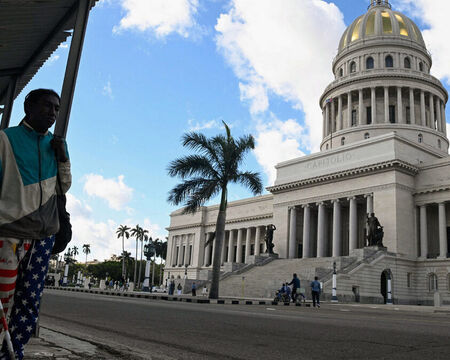 Русия подготвя доставка на петрол за Куба като хуманитарна помощ