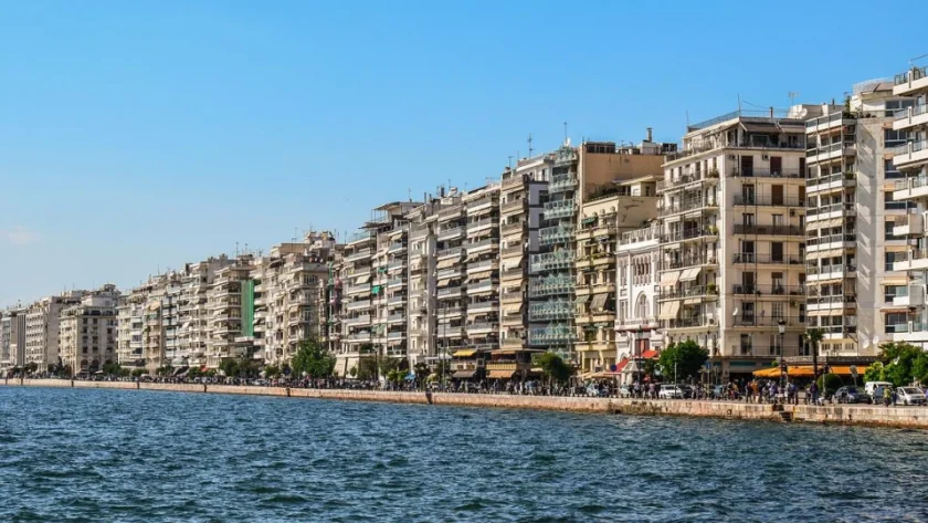 Страшна криза с жилищата в Атина и Солун