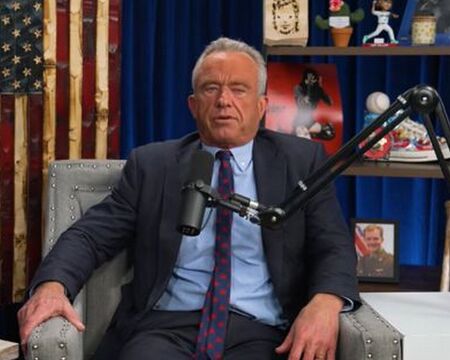 Здравният министър на САЩ: Не се боя от микроби, като млад съм взимал кокаин от тоалетни чинии