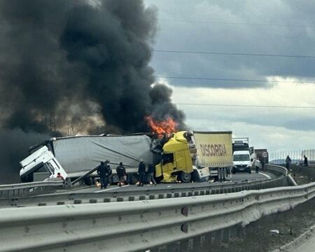 Огнен ад: Катастрофа между два тира блокира Северната скоростна тангента край Илиянци