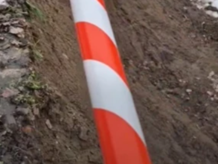 Обявиха бедствено положение, къща попадна в капан на свлачище