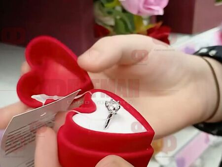 Годежен пръстен за 96 пенса разбуни Великобритания покрай Свети Валентин