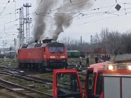 Електрически локомотив пламна в Русе