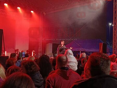 Публиката пя с него хита на Тончо Русев и Евтим