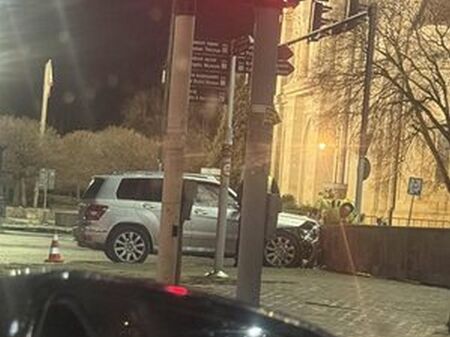 Джип се вряза в подлеза до Катедралата във Варна
