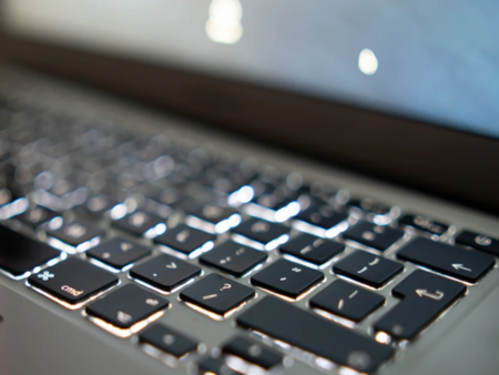 Не правете това с лаптопа си - чупите го