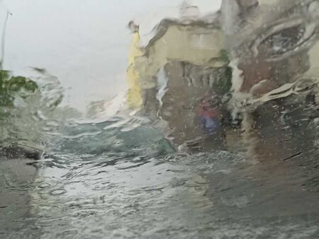 Село Ябълково Кюстендилско побеля Времето в неделния ден полудя Силна